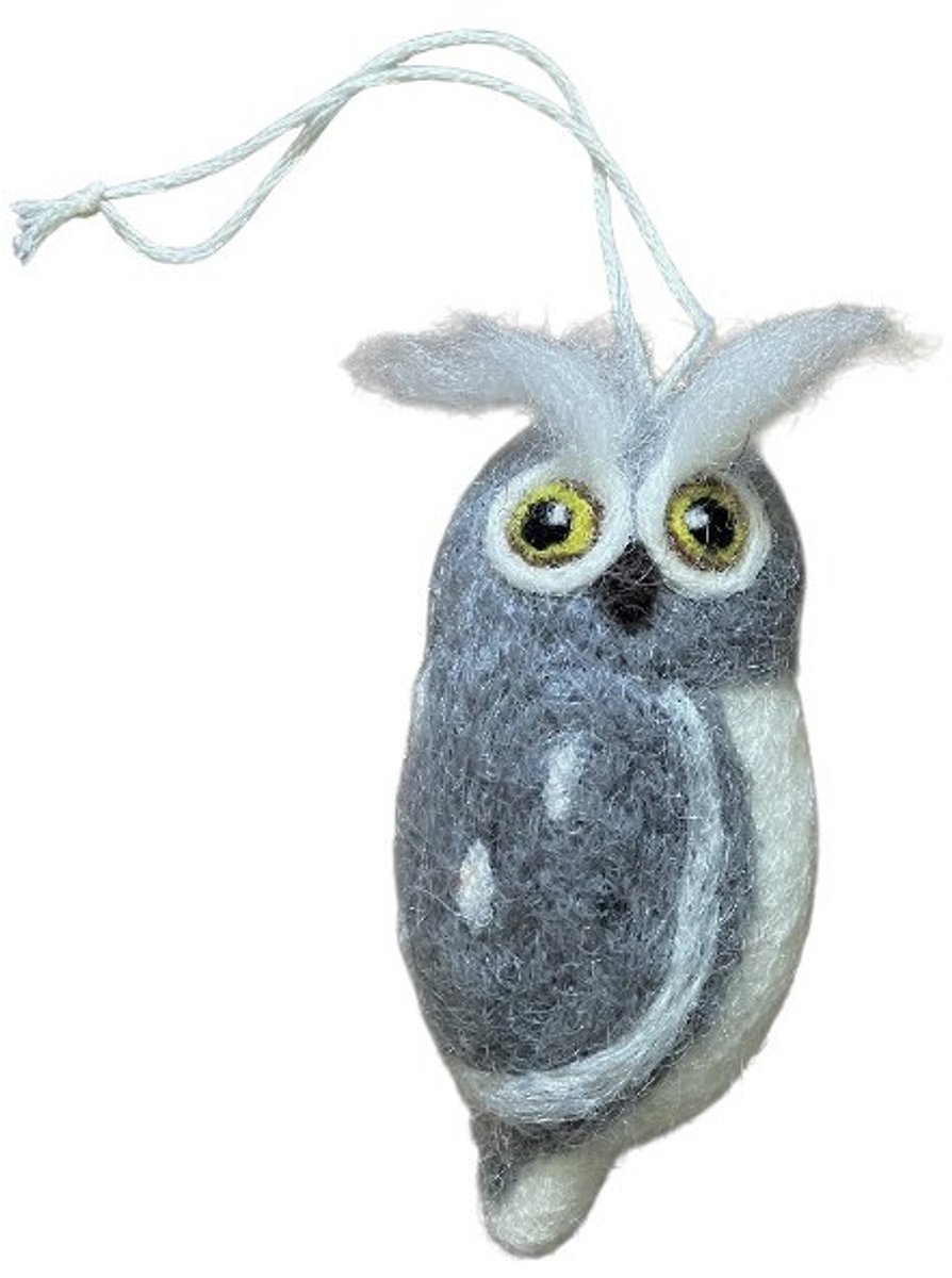 Luna-Leena duurzame uil hanger - grijs - vilt wol - handgemaakt in Nepal - kersthanger - kerstcadeau - owl hanger - Christmas ornament - cadeau - kerst gift - kerstfeest