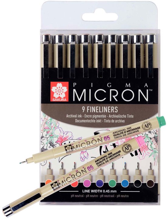 Verpakking van 9 Sakura Pigma Micron 05 fineliners met 0.45mm lijnbreedte. Met bloemen en "Made in Japan" illustraties.