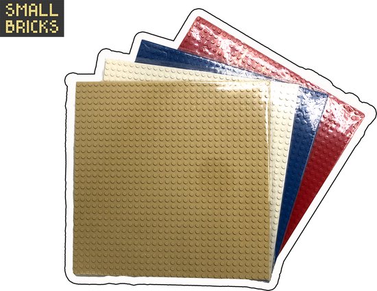 Vier bouwplaten van 32x32 noppen in de kleuren tan, rood, wit en blauw.
