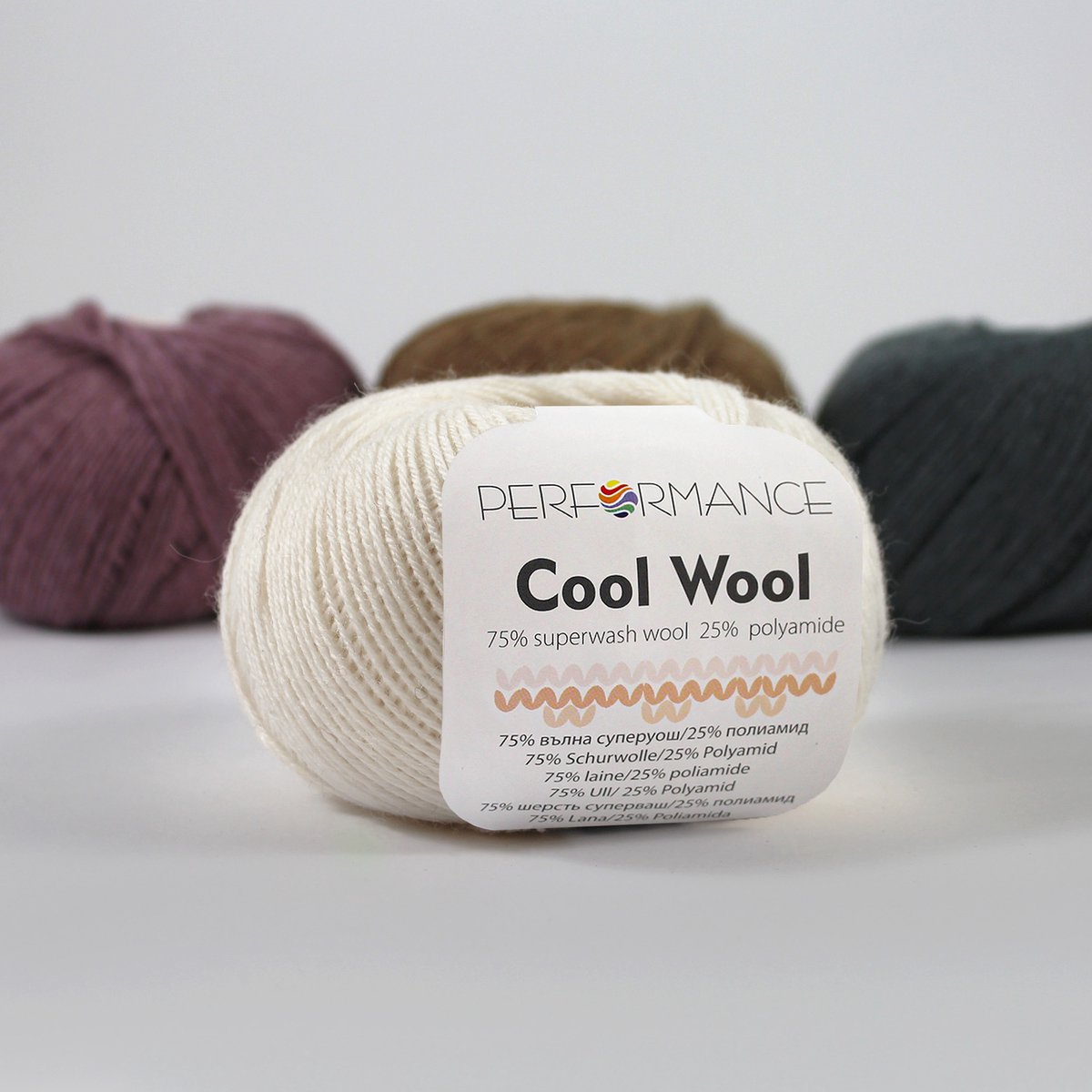 Cool Wool - ecru (02) - wol en polyamide haakgaren - breigaren - 5 bollen van 50 gram - pendikte 2 - 3 mm.