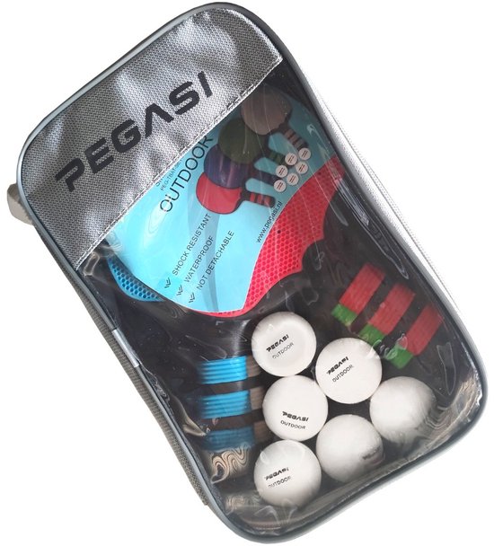 Transparante PEGASI tas met zes witte pingpongballen, twee batjes en een kaart met informatie.