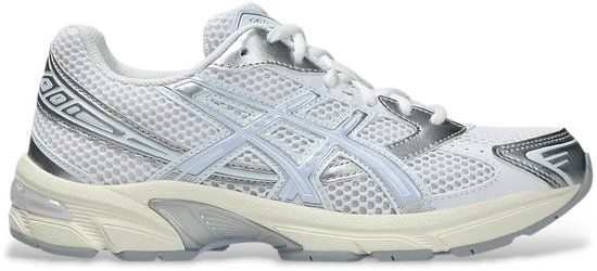 Witte ASICS GEL-1130 sportschoen met zilveren en lichtblauwe ASICS-strepen en crèmekleurige zool.