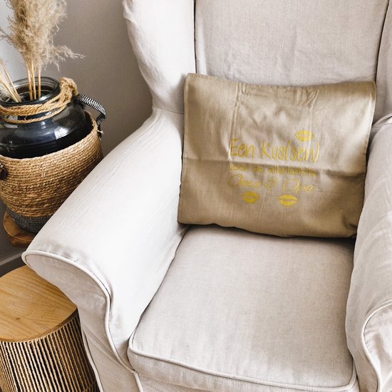 Sierkussen Kussen met tekst bedrukt cadeau | een kussen voor de allerliefste opa en oma | zad beige met goud 50x50 cm met vulling | verjaardag vrouw mama feestdagen sinterklaas kerstmis hoera je wordt zwangerschapsaankondiging liefste aanstaande