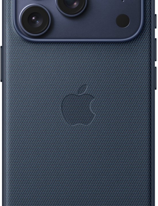 Gedetailleerde achterkant van een blauw TechWoven hoesje voor iPhone 17 Pro met Apple logo.