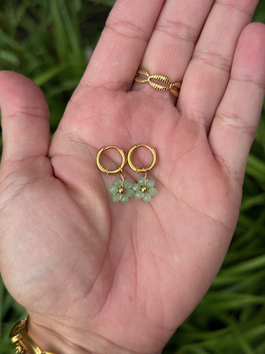 Kinderoorbellen – Stainless Steel - Bloemen oorbellen - Gouden oorbellen meisjes - Meisjes oorbellen - Oorbel ringetjes bloem – Oorbel hanger kralen bloem- Cadeautje meisje - Oorbel bloem groen