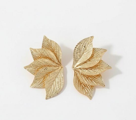 Boucles d'oreilles dorées pour femmes - boucles d'oreilles à tige avec motif feuille - boucles d'oreilles en forme de feuille avec structure