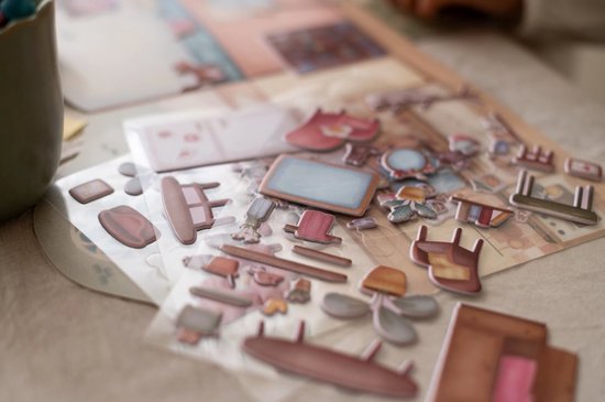 Stickers van meubels, poppetjes en accessoires voor een poppenhuis speelset.