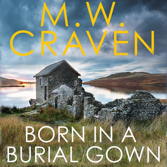 Boek "Born in a Burial Gown" van M.W. Craven met een ruïne van stenen huisje bij een meer onder een dramatische lucht.