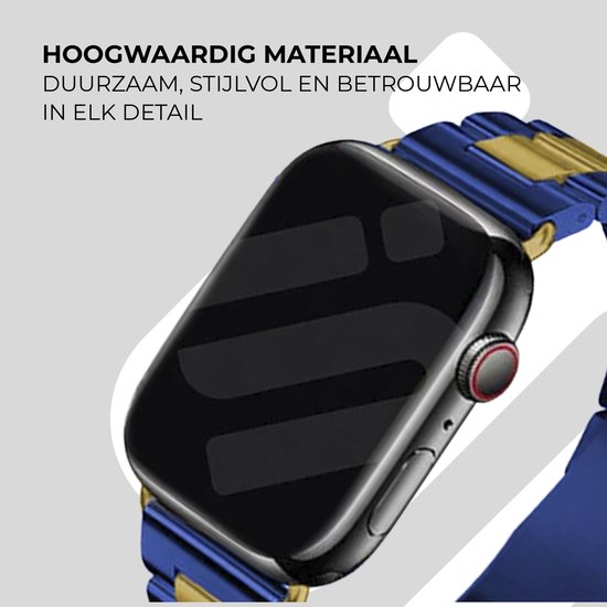 Een Apple Watch met een blauw en goudkleurig metalen bandje.