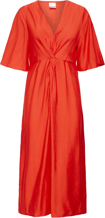 Robe orange avec détail torsadé sur le devant et manches évasées.
