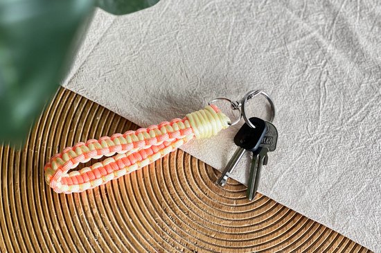 Little Creations DIY pakket - Macramé sleutelhanger (2 stuks) - Pastel - Kerstcadeau - Hobbypakket volwassenen - Knutselpakket voor volwassenen - Creatief diy pakket