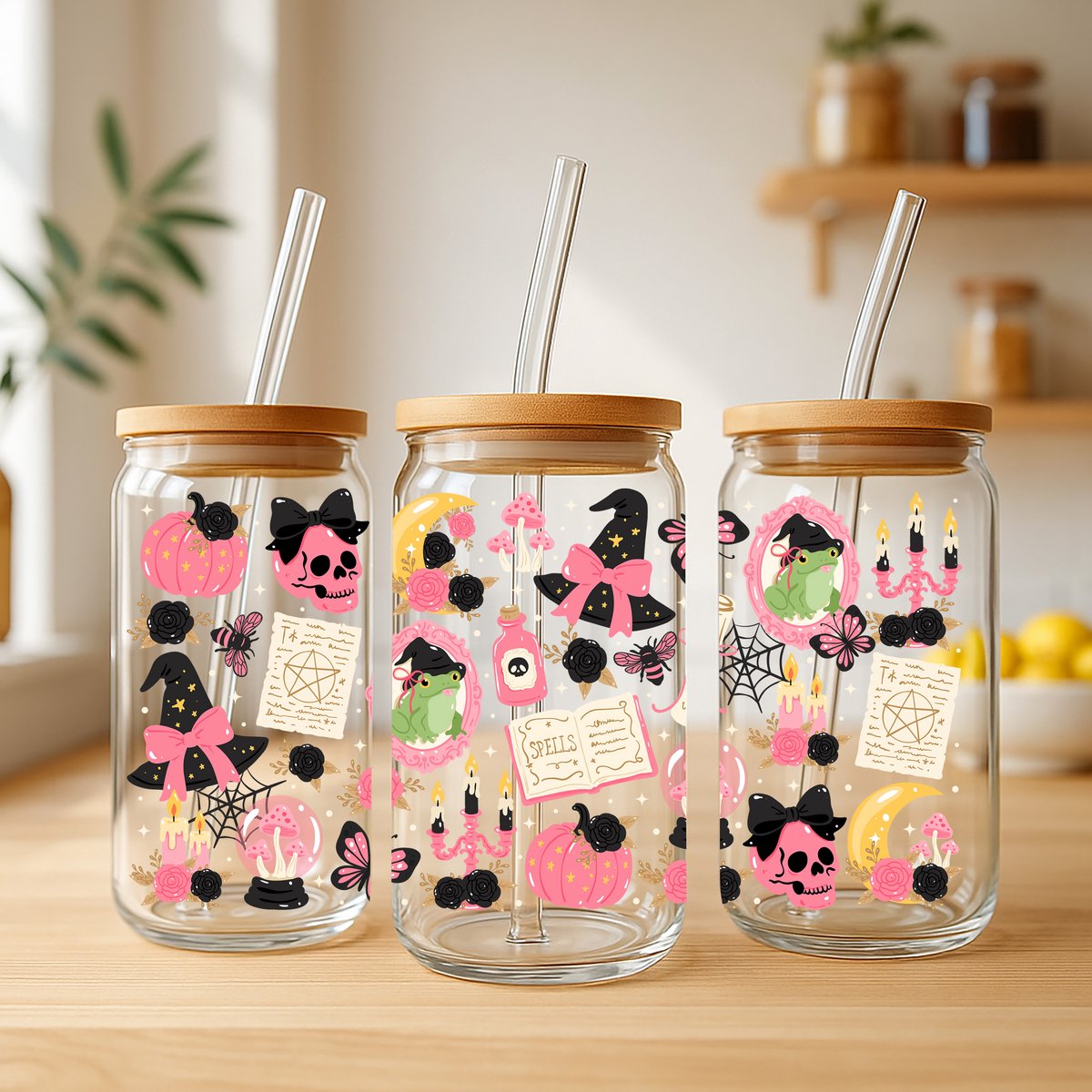 Creasowl® Coquette Witch Glass Glazen Beker 500 ml met Deksel & Rietje – Esthetische Heksen Drinkbeker – Iced Coffee Cup – Thee & Smoothie Glas – Trendy Cadeau voor Vrouwen
