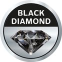 Logo 'BLACK DIAMOND' met een facet geslepen zwarte diamant.