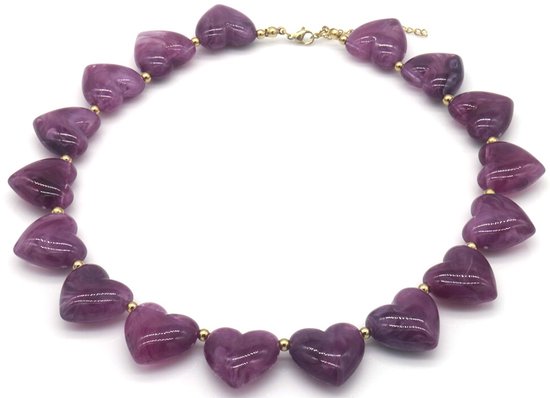 Paarse acryl hartjes ketting met gouden kraaltjes en een schakelketting.