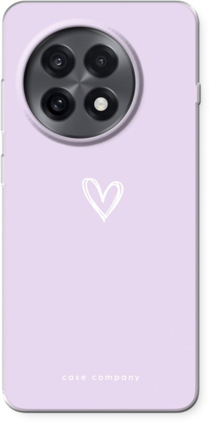 Paarse hoes met hartje en camera-uitsparing voor een telefoon.
