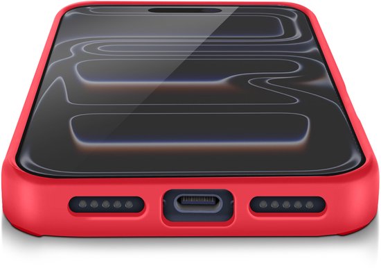 Onderkant van rode iPhone 17 Pro Max hoes, met oplaadpoort en luidsprekeruitsparingen.
