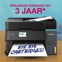 Zwarte Epson EcoTank printer print een papier met tekst 'Bye Bye Cartridges'.