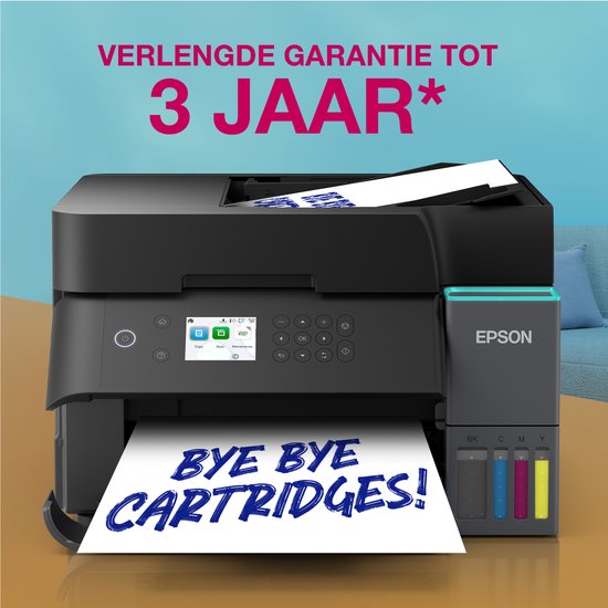 Zwarte Epson EcoTank printer print een papier met tekst 'Bye Bye Cartridges'.