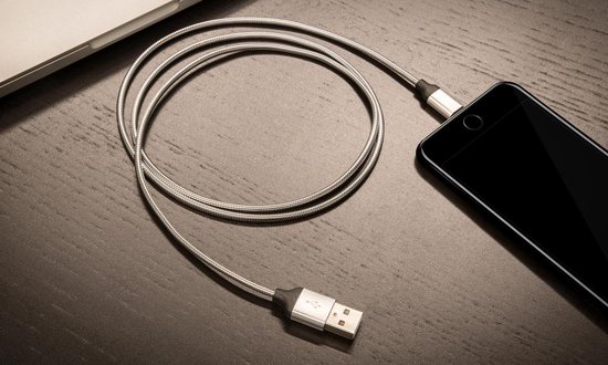 Sinji Micro-USB Oplaad en Data kabel – 1.8A Snellaad kabel – Flexibele Sterke Metalen Kabel - Oplaadsnoer Telefoon - Samsung Galaxy/Note - S4/S5/S6/S7 - Sony - OnePlus – Zilver – 1 Meter
