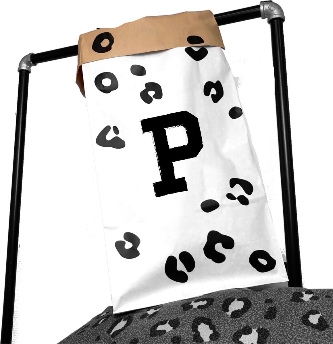 Opbergzak kinderkamer leopard met voorletter P-Paperbag speelgoed-60x30cm