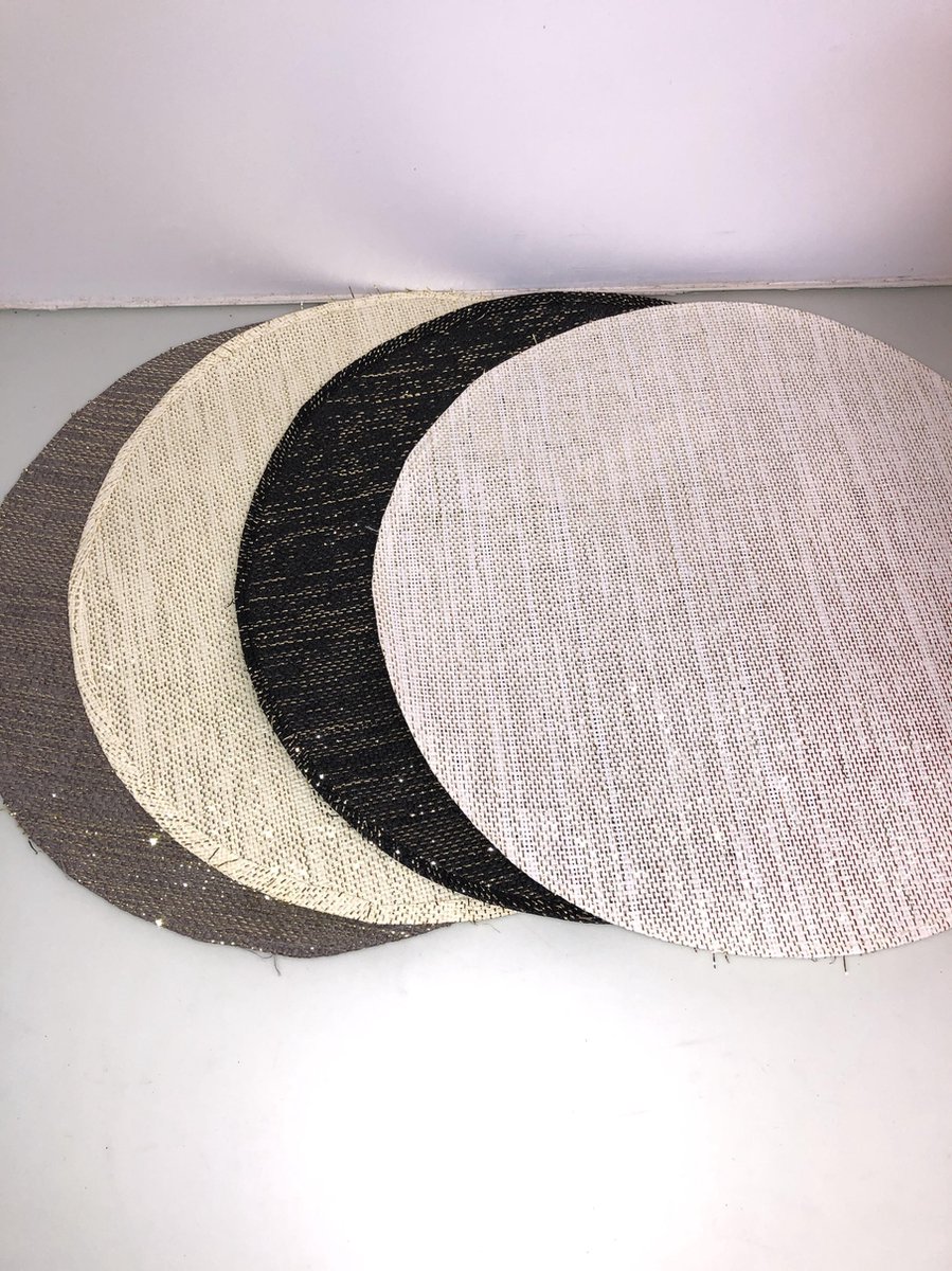 4 leuke placemats met gouden detail