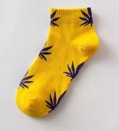 Wiet enkelsokken - Cannabis enkelsokken - Wietsokken - Cannabissokken - geel-paars - Unisex Enkelsokken - Maat 36-45