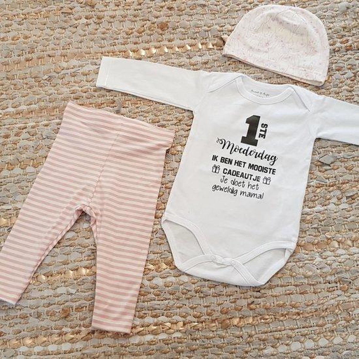 Set met baby romper tekst voor meisje cadeau mama eerste moederdag mooiste cadeautje je doet het geweldig 74-80 roze