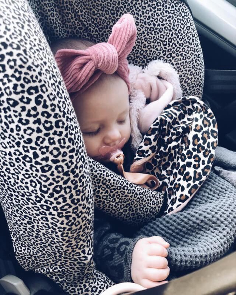Maxi Cosi hoes Pebble Cabriofix Citi - Autostoelhoes Groep 0 - Zacht Katoen - Met Waterdichte Voering ter Bescherming van je Autostoel - Perfecte Pasvorm - Combineer met de Bijpassende Ukje Zonnekap Voetenzak en Gordelbeschermer - Zand Luipaard – foto 4