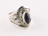 Bewerkte zilveren ring met blauwe zonnesteen - maat 16