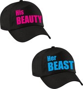 Her Beast en His beauty petten / caps zwart met blauwe en roze bedrukking voor volwassenen - bruiloft / huwelijk  cadeaupetten / geschenkpetten voor koppels