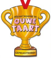 Paper Dreams | Kartonnen Trofee | Officieel benoemd tot Ouwe Taart!