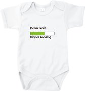 Baby rompertje met tekst Diaper Loading, please wait - Romper korte mouw wit - Maat 50/56 - Kraamcadeau - Baby geschenk - Baby cadeau - Voor opa en oma - Zwangerschapsaankondiging - Bekendmak