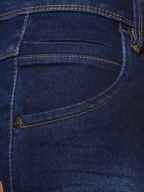 Donkerblauwe spijkerbroek van Name It Kids met gele stiksels en een klein klinknageltje bij de zak.