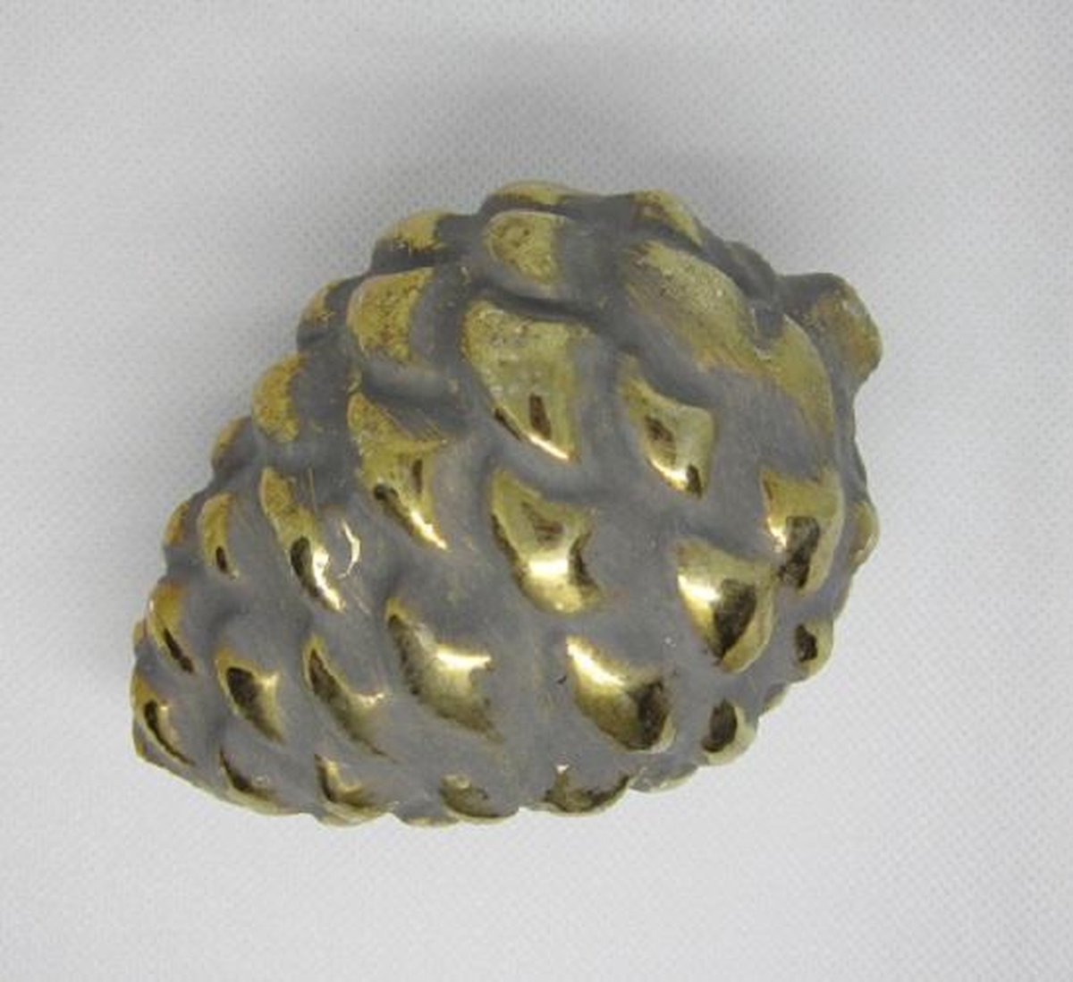 ZoeZo Design - decoratie dennenappel - grijs - goud - aardewerk: L7,5 x Br11 x H7,5 cm