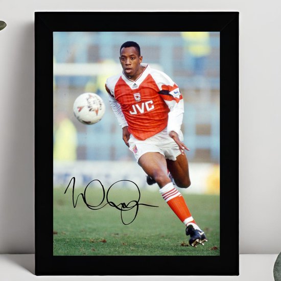 Ian Wright Ingelijste Handtekening – 15 x 10cm In Klassiek Zwart Frame – Gedrukte handtekening – Voetbal - Arsenal FC - Football Legend - BBC Match of the Day - Crystal Palace