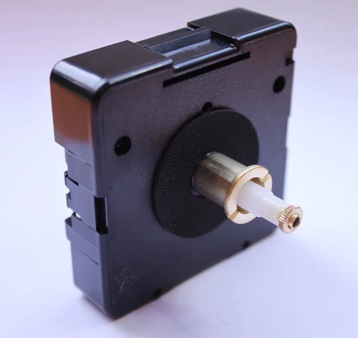 Standaard quartz AA, Uhren Technik Schwarzwald (UTS) Duitsland. A = 26 mm Met lange wijzerset