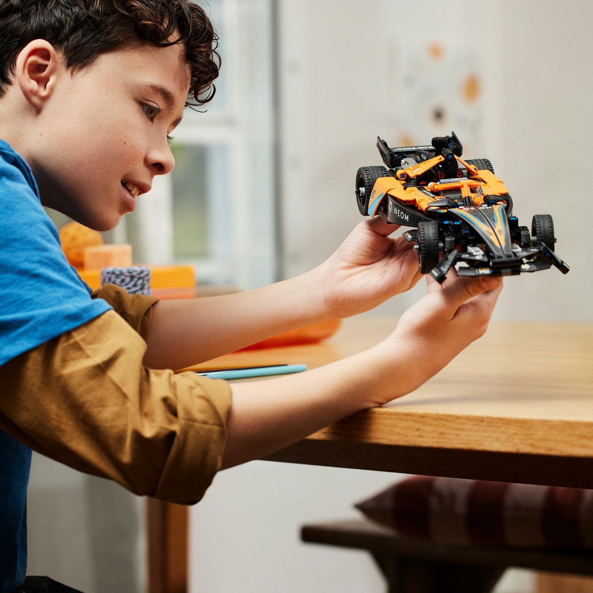 LEGO Technic NEOM McLaren Formula E racewagen - 42169 — afbeelding 3
