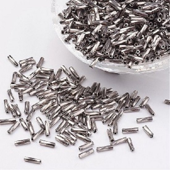 Glazen kralen, gedraaide buiskralen, 12x2mm, platina/RVS-kleur, rijggat 0,5mm. Per 45 gram (> 500 stuks)