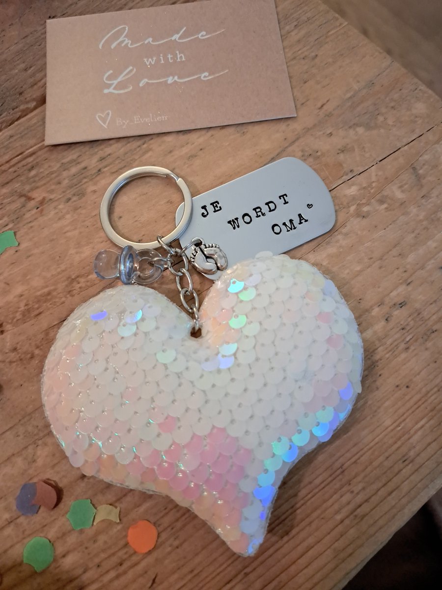 By_Evelien Unieke Sleutelhanger Geboorte aankondiging - Je wordt OMA - Hartje - Baby voetjes - Panterprint - Zwanger 2022 2023 - Origineel - Graveren - Blauw - Roze - BOY - GIRL - OMI - Grandma