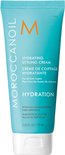Turquoise tube van Moroccanoil Hydrating Styling Cream met oranje M-logo. Witte dop aan de onderkant.