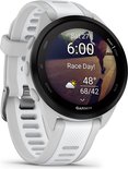 Garmin Forerunner 165 smartwatch met wit bandje, scherm toont 'Race Day!', 6:00, 48 graden, 68/42.