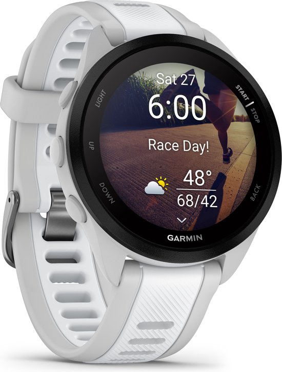 Garmin Forerunner 165 smartwatch met wit bandje, scherm toont 'Race Day!', 6:00, 48 graden, 68/42.