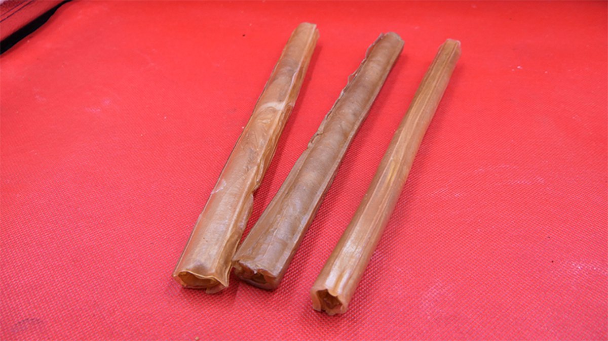 3 X kauwstick voor honden rawhide rol 2 cm x +- 28 cm geen kleine stukjen binnenin