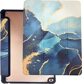 HEM Marble Blue iPad 9.7 hoes geschikt voor iPad 2017 - iPad 2018 - iPad Air en Air 2 - 9.7 inch Vouwbare Autowake Cover - iPad 2017 / 2018 / Air en Air 2 hoes - iPad 9.7 5/6 Hoes - Air en Air 2 - 5/6e generatie hoes - Met Stylus opbergmogelijkheid