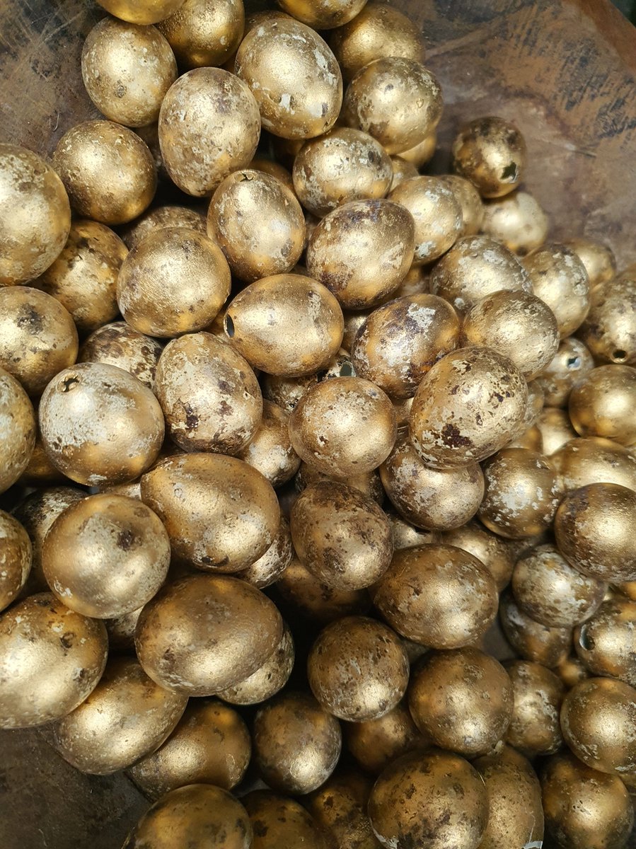 kwarteleitjes goud 60 stuks 3.0x2.0cm - paasdecoratie - kwartel eitjes - eieren - pasen - pasen versiering - kwartel eieren doos - pasen decoratie - paasversiering