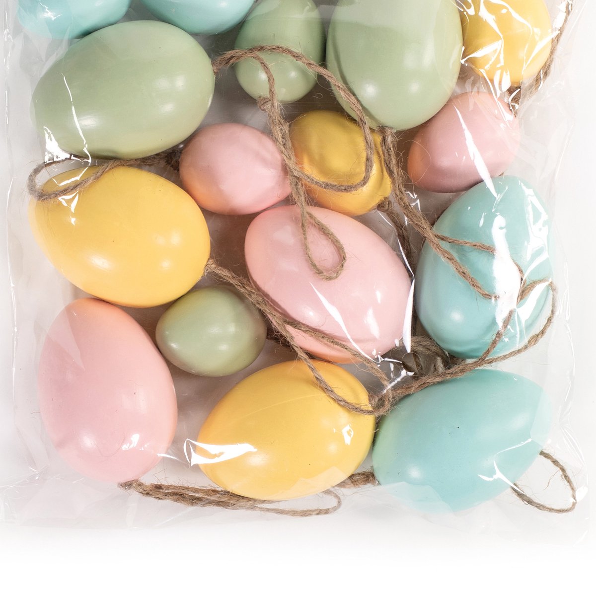 24x stuks pasen/paas hangdecoratie paaseieren groen 6 cm