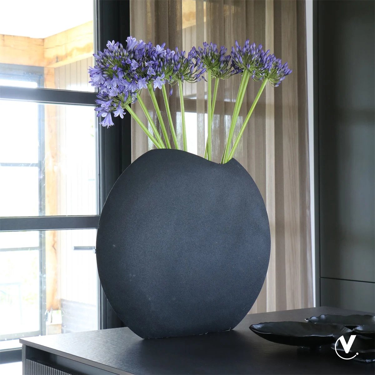 Vase The World Vaas Machala | Zwart - Black | Uniek Design | L50 x B11 x H43 cm mat zwart
