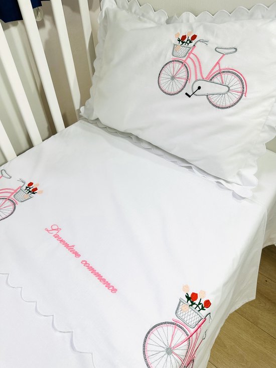 Pillowcase with a pink bicycle embroidered
