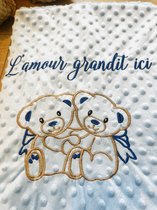 Blue baby blanket with bears and a dedication in French embroidered