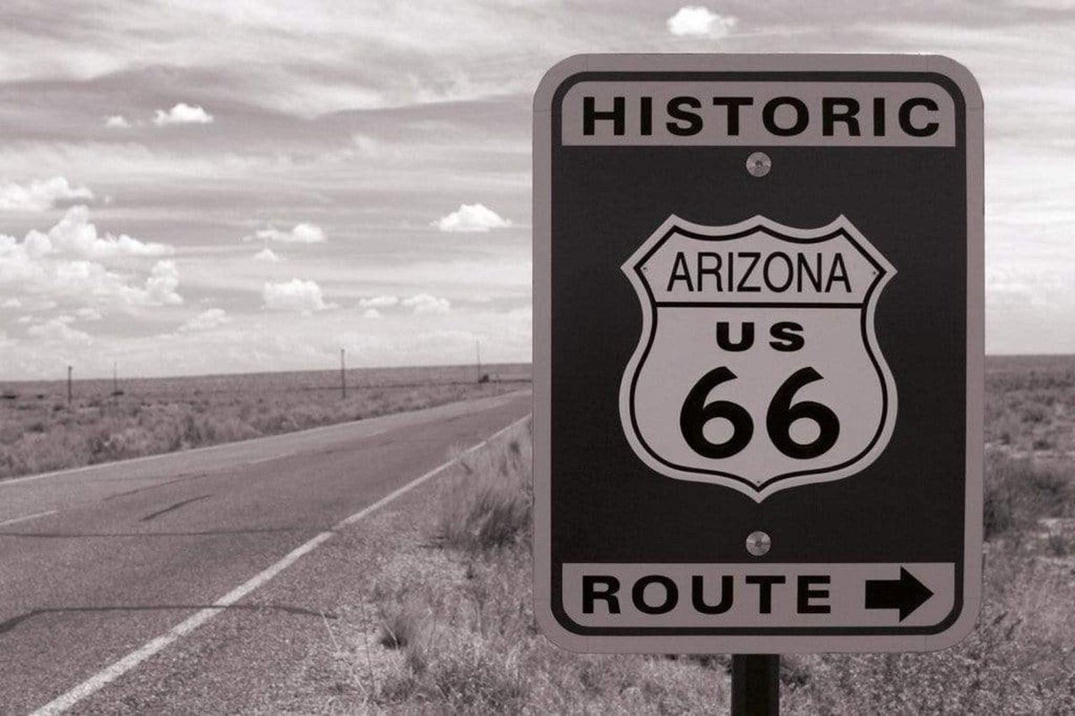 Fotobehang - Historic Route 375x250cm - Vliesbehang